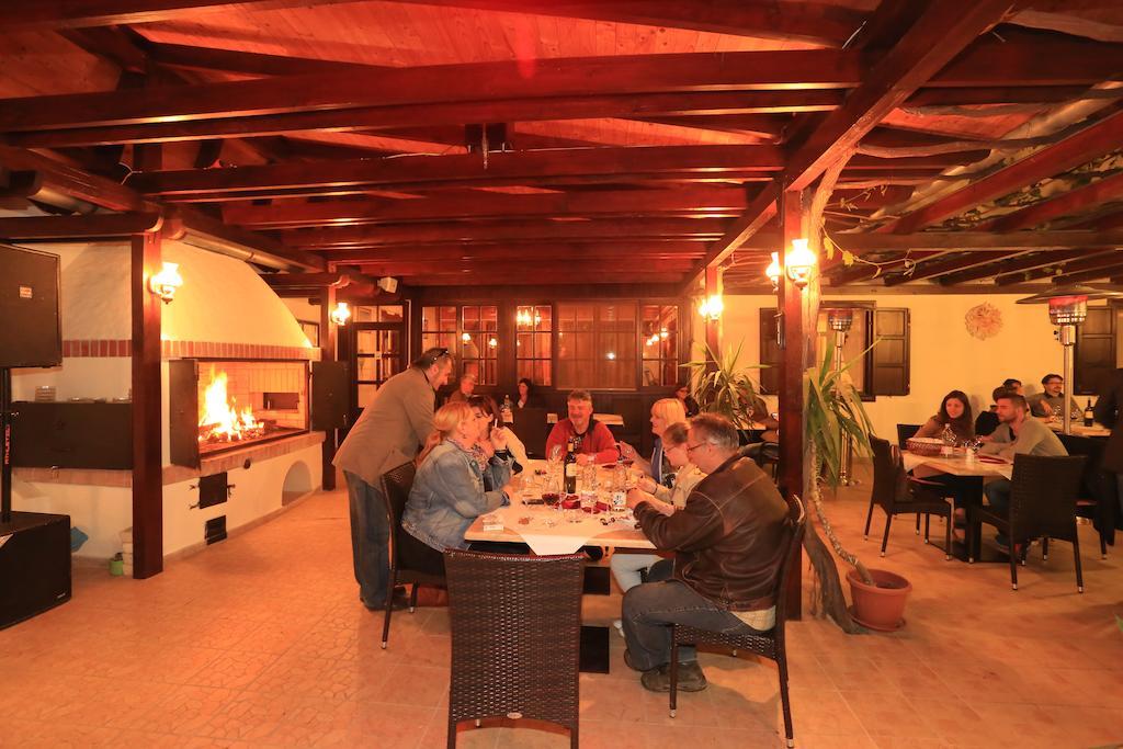 Tiffan'S Pinceszet Es Panzio Hotel Villány Exterior foto