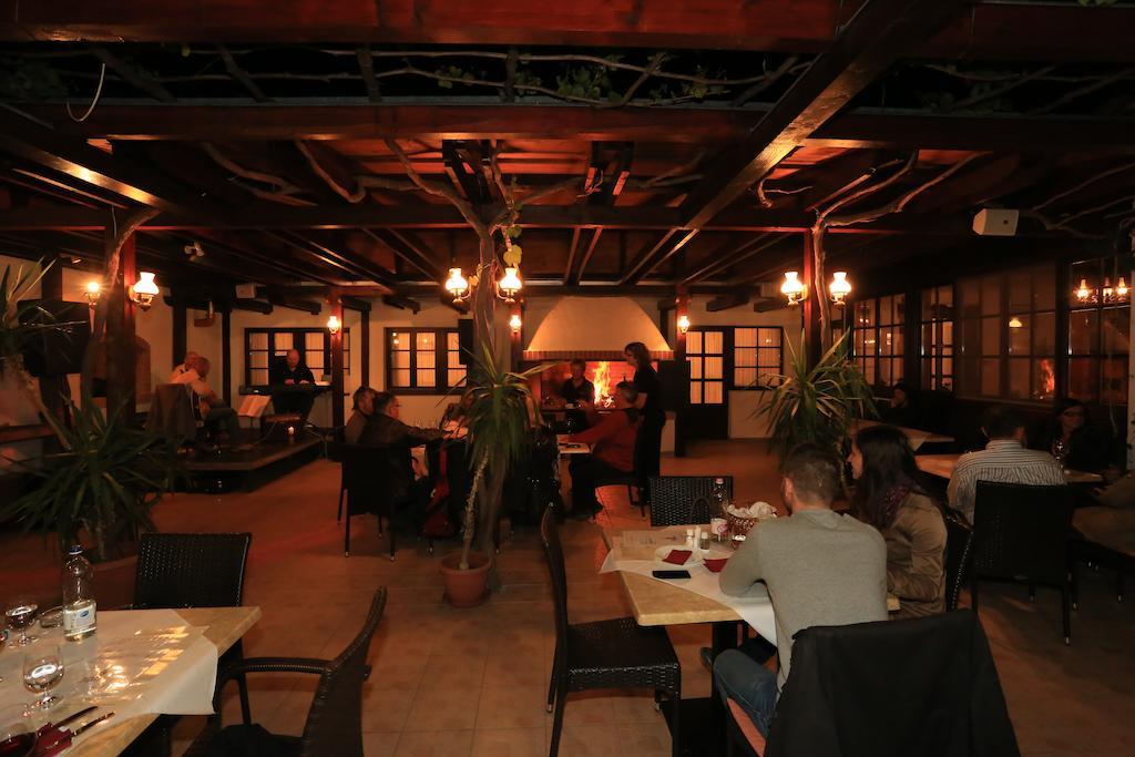 Tiffan'S Pinceszet Es Panzio Hotel Villány Exterior foto